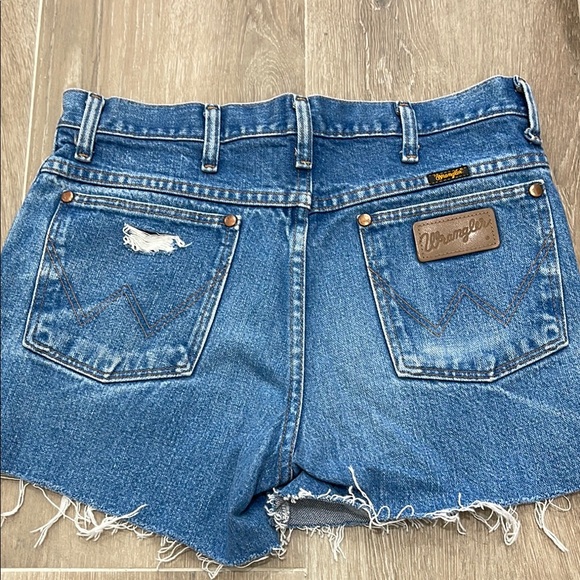 Wrangler Vintage High Wiasr Denim Cutoff Shorts Size 8 - Picture 2 of 6
